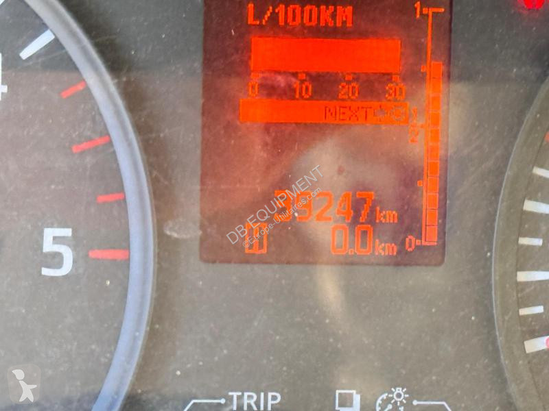 Véhicule utilitaire Nissan Camion nacelle 20m...