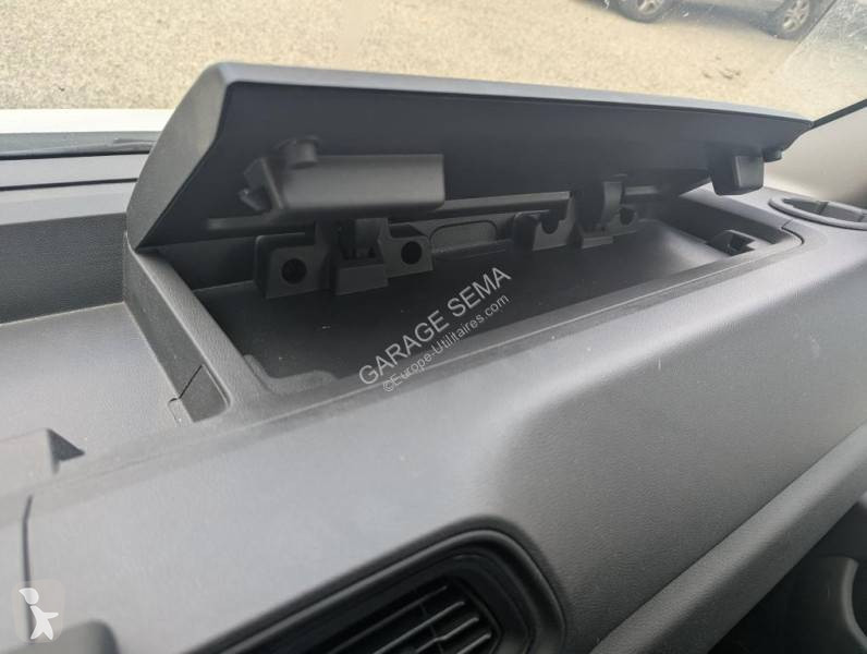 Véhicule utilitaire Renault 2.3 DCI 145