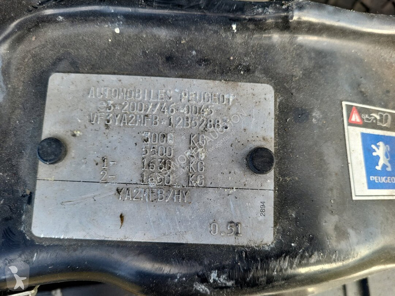 Véhicule utilitaire Peugeot 131pk