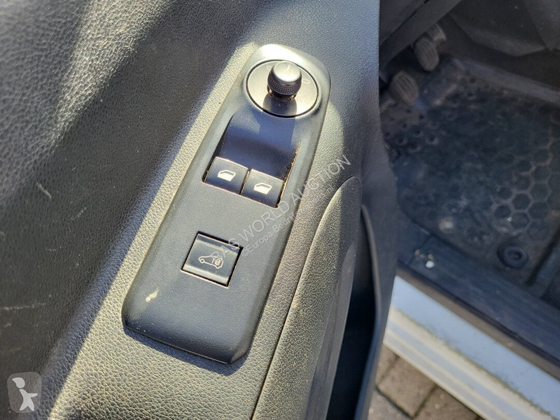 Véhicule utilitaire Peugeot 76pk