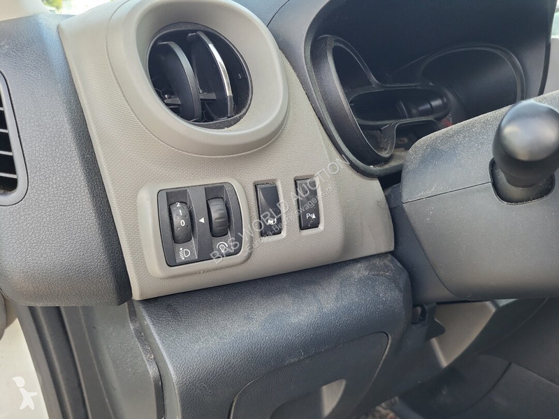 Véhicule utilitaire Renault 95pk