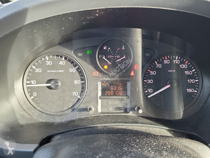 Véhicule utilitaire Peugeot 99pk