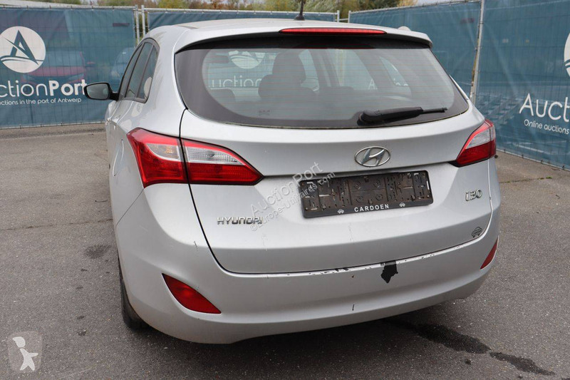Hyundai i30 van