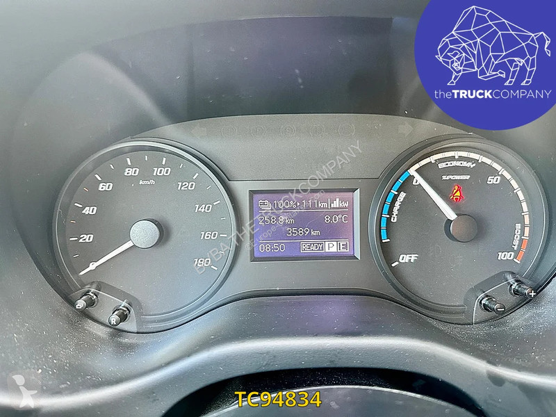 Véhicule utilitaire Mercedes 111 RANGE 150 KM e-