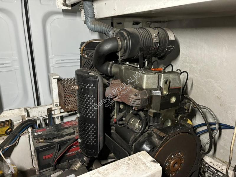 Véhicule utilitaire Iveco CAISSE POLYFOND...