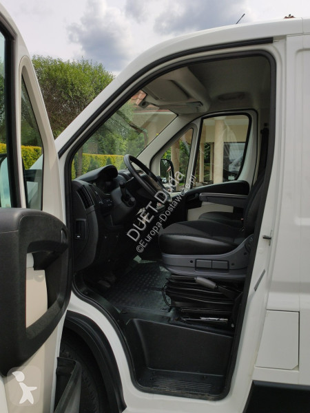 Véhicule utilitaire Peugeot