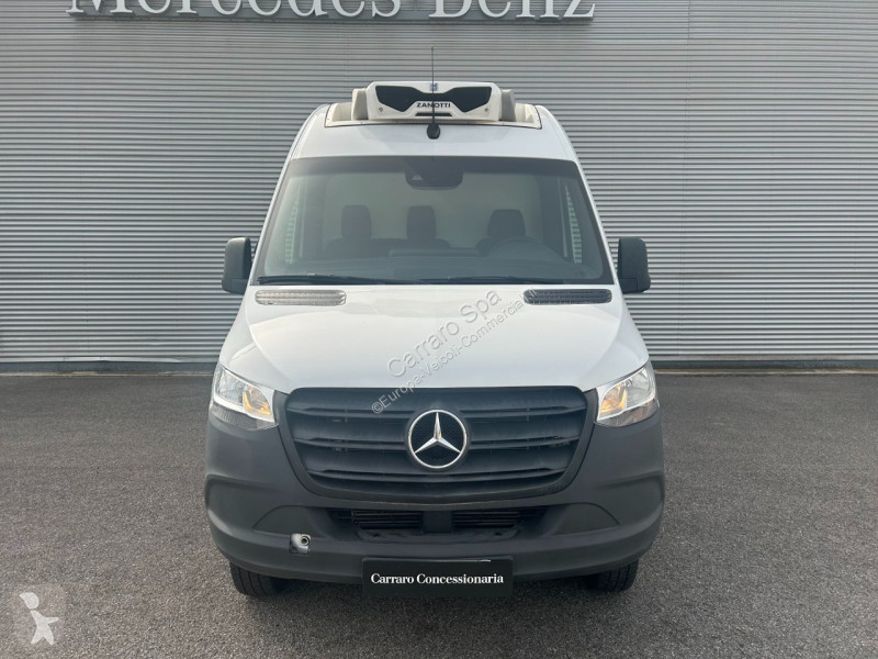 Véhicule utilitaire Mercedes III