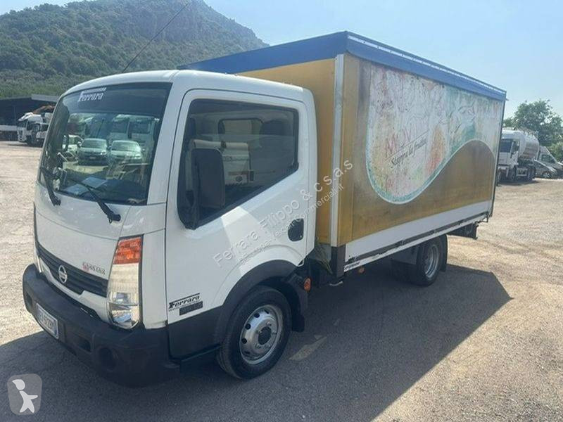 Autoutilitară Nissan