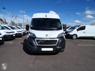 Fourgon long Peugeot
