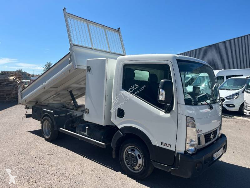 Véhicule utilitaire Nissan
