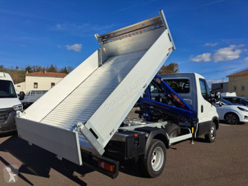 Con volquete Iveco