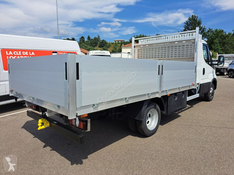 Véhicule utilitaire Iveco 35C18 180CV 3L...