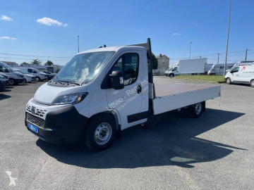 Utilitaire plateau ridelles Fiat neuf