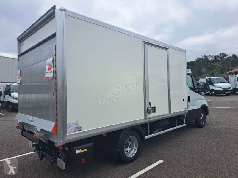 Autoutilitară Iveco 35C18 A8 180CV 3L HAYON...