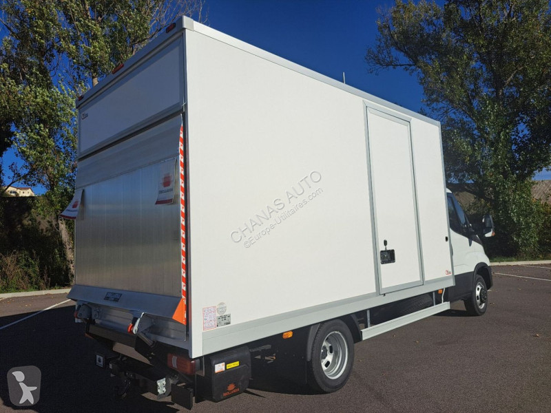 Véhicule utilitaire Iveco 35C18 180CV 3L CAISSE...