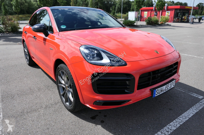 Véhicule utilitaire Porsche Cayenne E-Hybrid...