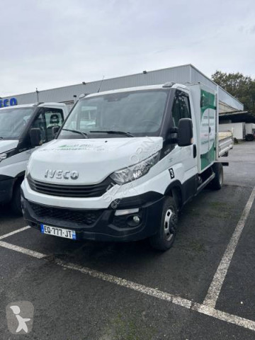 Con volquete Iveco