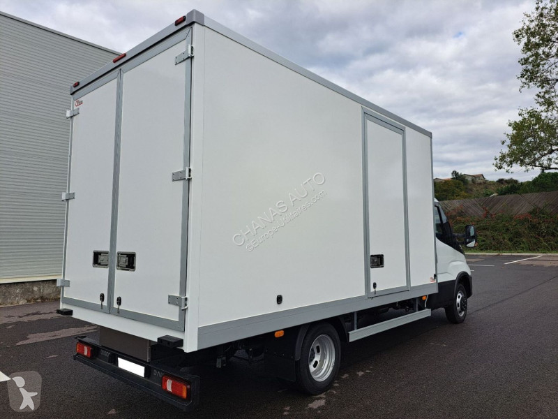 Autoutilitară Iveco 35C18 180CV 3L CAISSE...