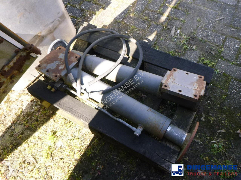 Samochód dostawczy  2 Support legs for loading...
