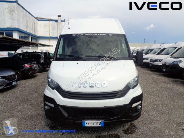 Veículo utilitário Iveco DAILY