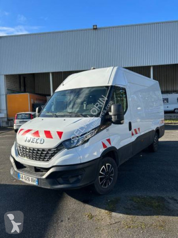 Furgón largo Iveco