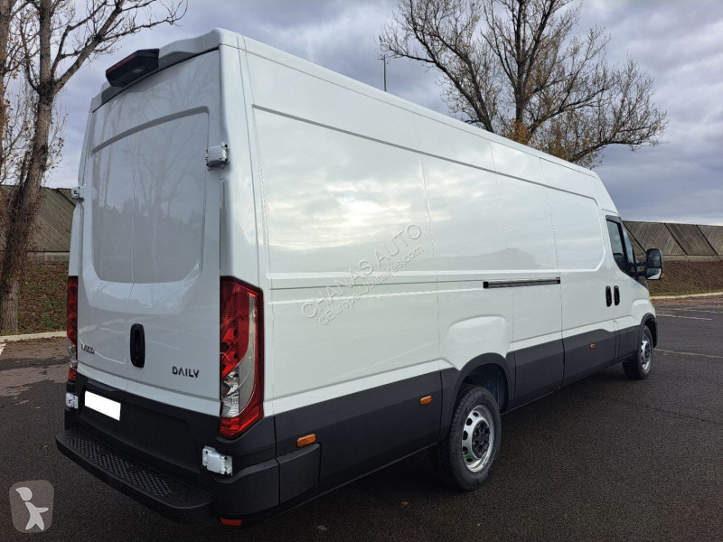 Véhicule utilitaire Iveco 35S18 A8 180CV 3L...