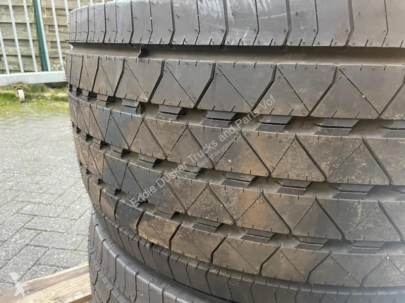 Furgoneta Goodyear KMAX S 375/45R22.5 SET