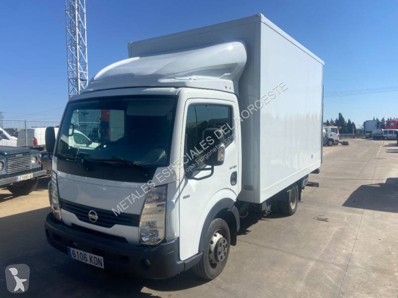 Véhicule utilitaire Nissan