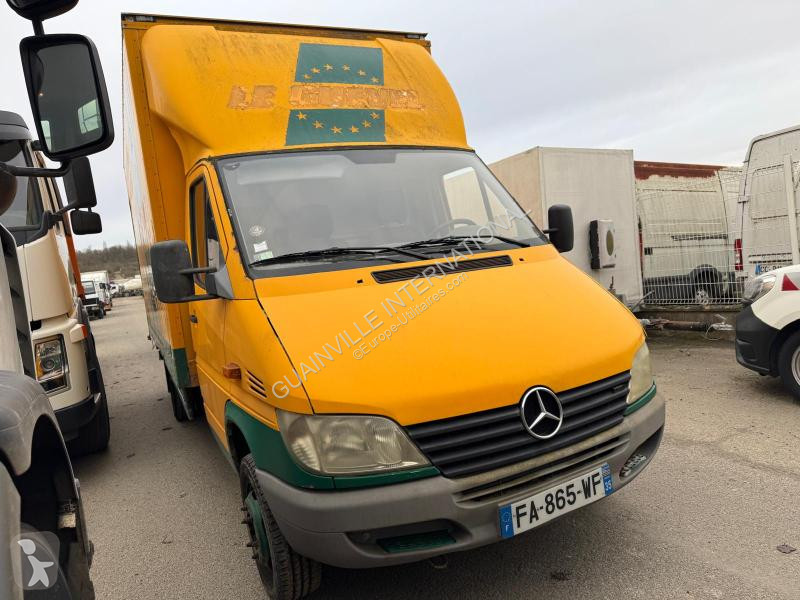 Véhicule utilitaire Mercedes