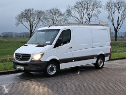 Fourgon moyen Mercedes