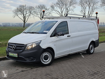 Fourgon utilitaire Mercedes