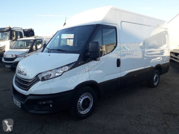 Furgón largo Iveco