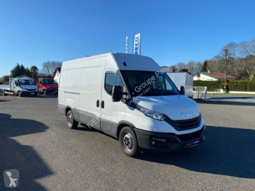 Fourgon utilitaire Iveco