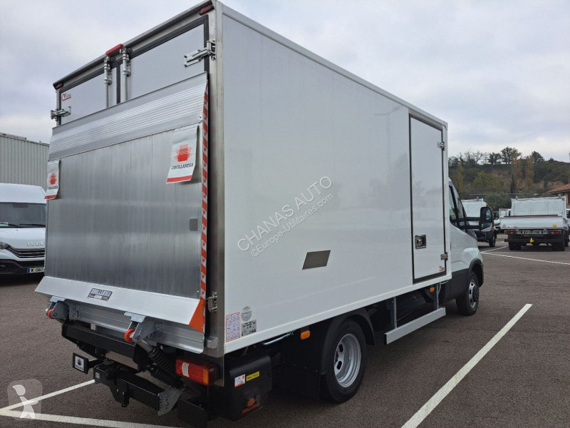 Véhicule utilitaire Iveco 35C18 180CV 3L CAISSE...