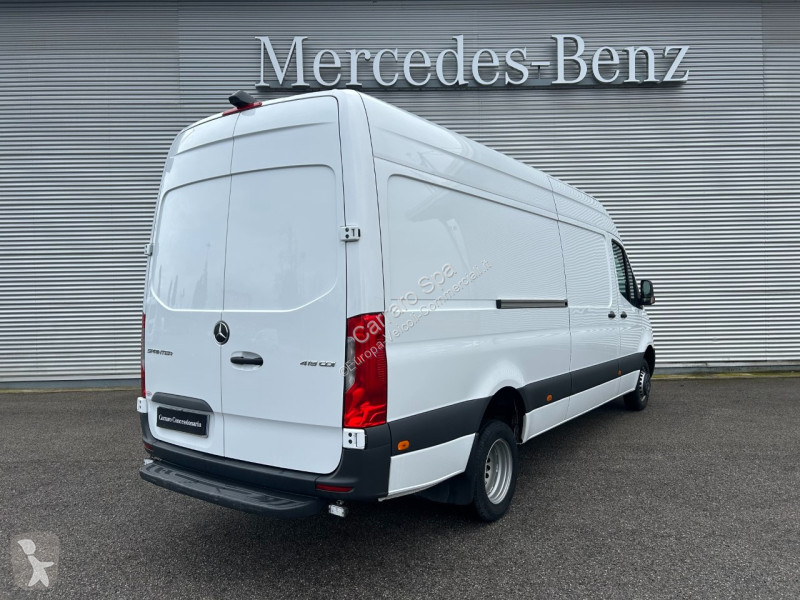 Autoutilitară Mercedes III