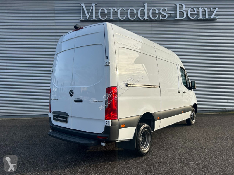 Véhicule utilitaire Mercedes III