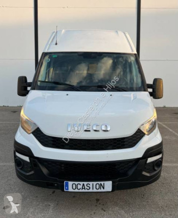 Furgón largo Iveco