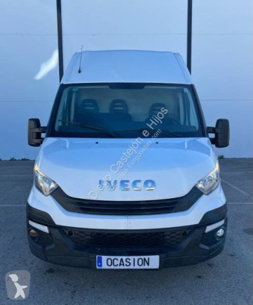 Furgón largo Iveco
