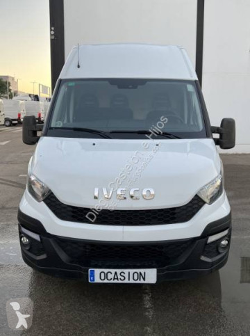 Furgón largo Iveco
