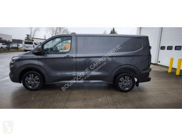 عربة نفعية مقفلة Ford
