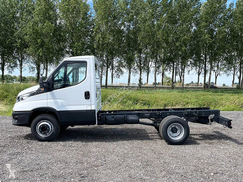 Véhicule utilitaire Iveco 70 Chassis Cabin (3...