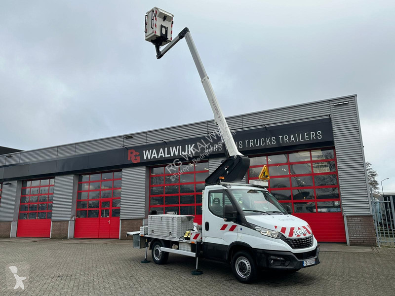 Véhicule utilitaire Iveco 35S14 APK 29-08-2026,...