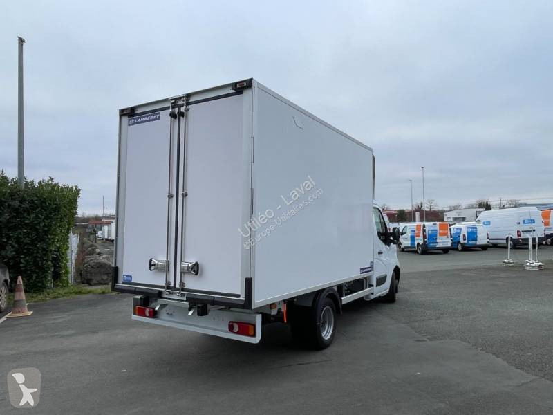 Véhicule utilitaire Nissan