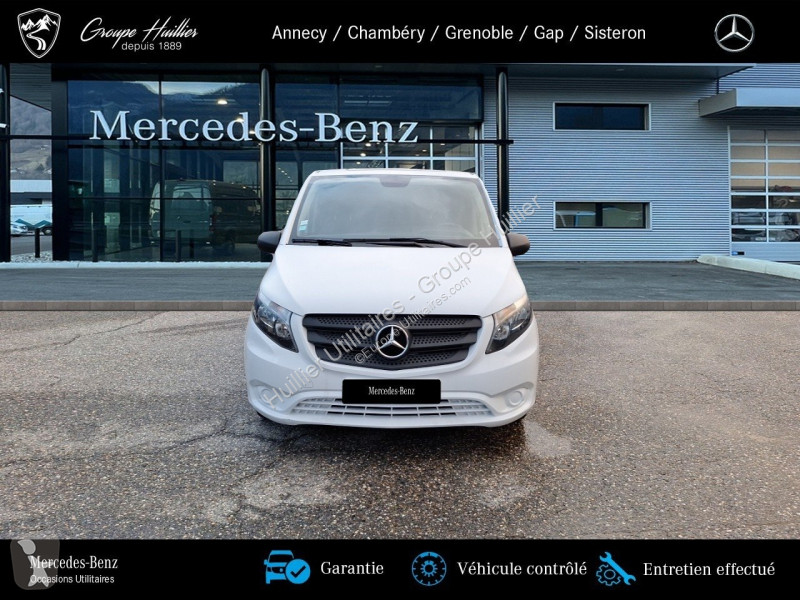 Véhicule utilitaire Mercedes 111 Fourgon Long...