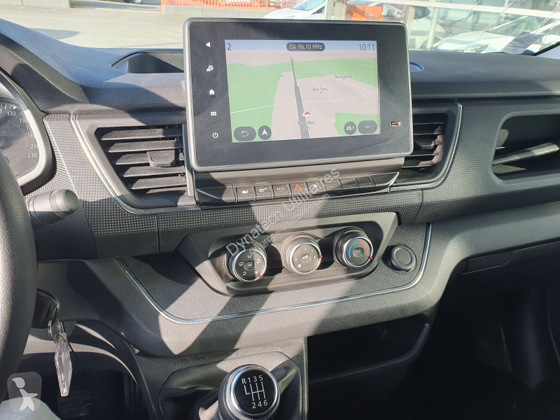 Véhicule utilitaire Renault TRAFIC III FG L2H1...