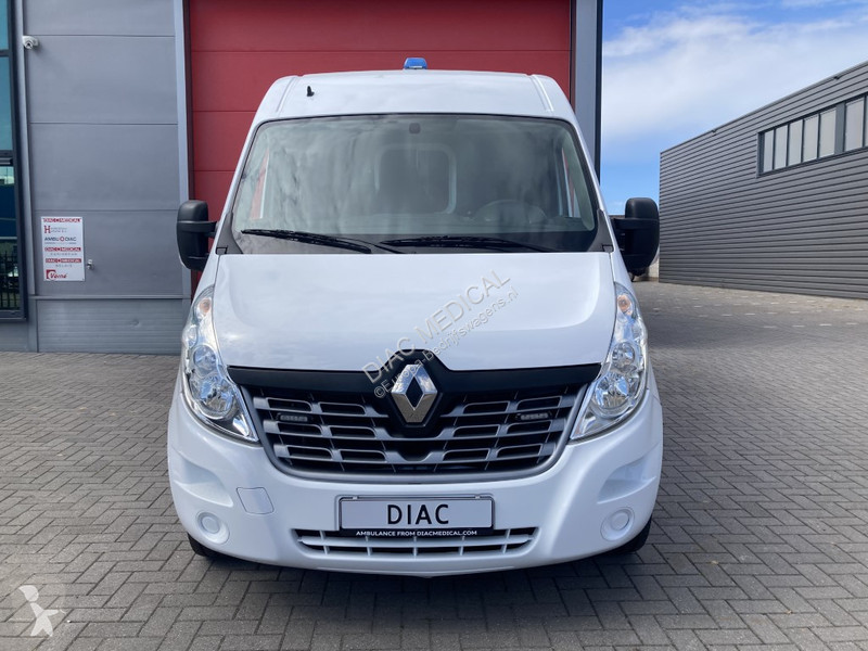 Furgoneta Renault T33 2.3 dCi L2H2 Ambulance...
