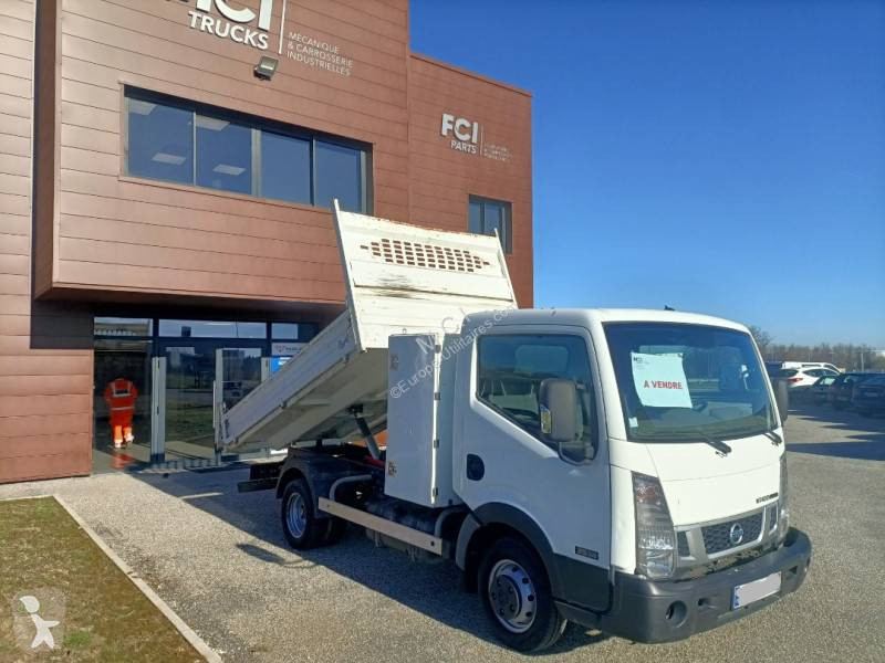 Véhicule utilitaire Nissan