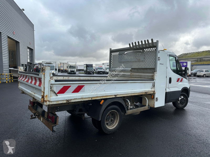Veículo utilitário Iveco RJ 130 CV COFFRE A...