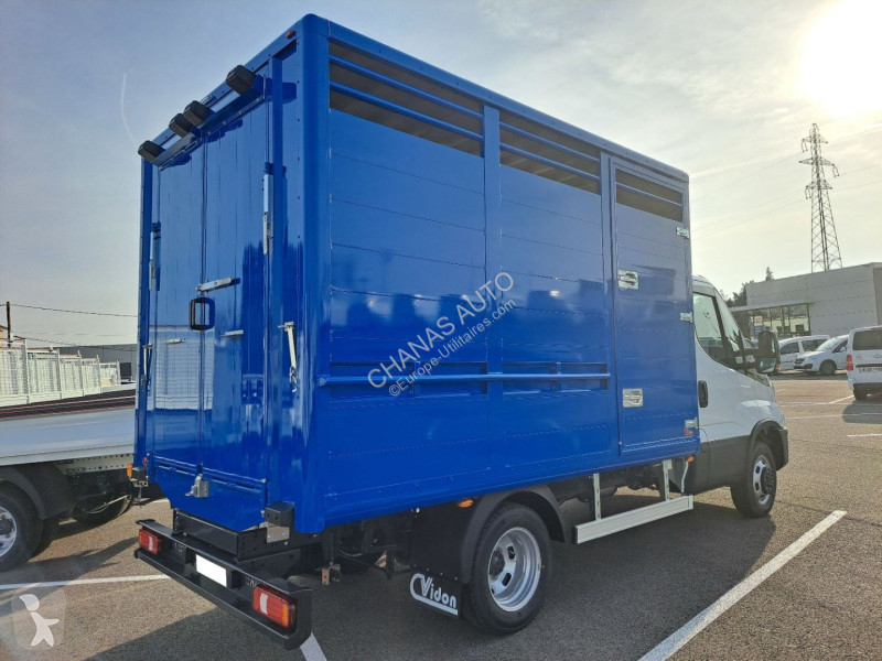 Véhicule utilitaire Iveco 35C18 180CV 3L...
