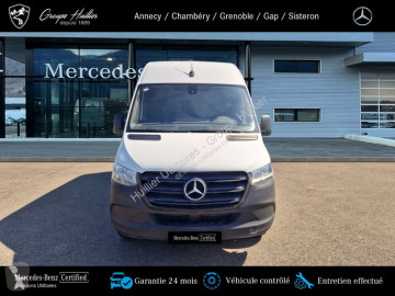 Fourgon long Mercedes